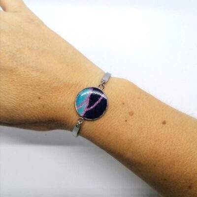 bracelet en wax bleu turquoise et acier inoxydable porté au poignet