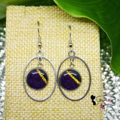Boucles d'oreilles pendantes ovales en wax violet paillettes dorées