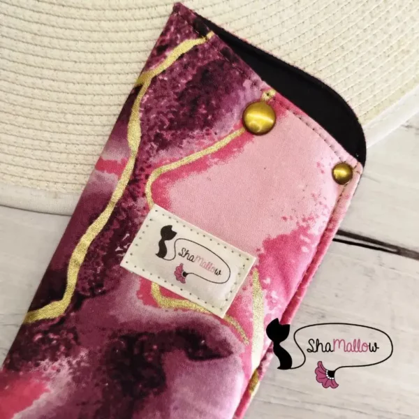 Etui à lunettes en wax marbré rose et doré – Image 2