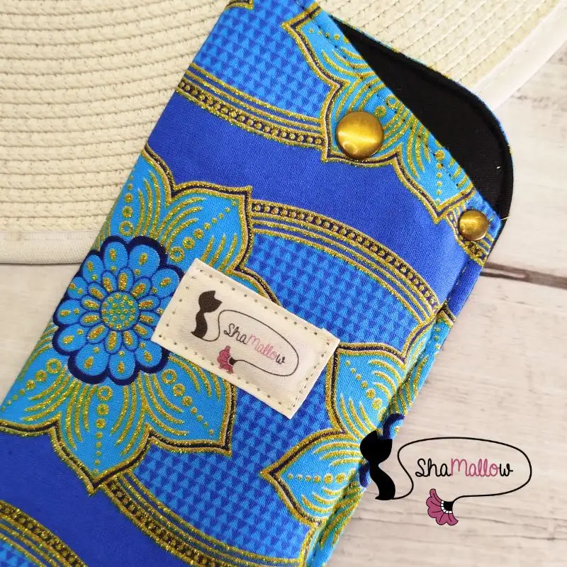 Etui à lunettes en wax rosace bleu turquoise et paillettes dorées – Image 2