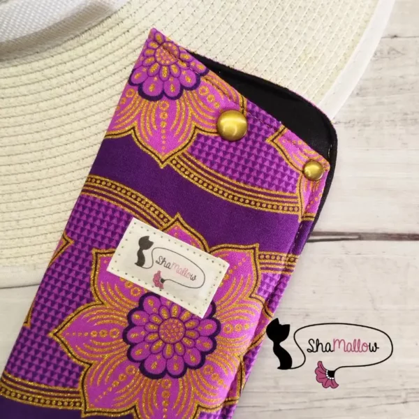 Etui à lunettes en wax rosace rose fuchsia et paillettes dorées – Image 2