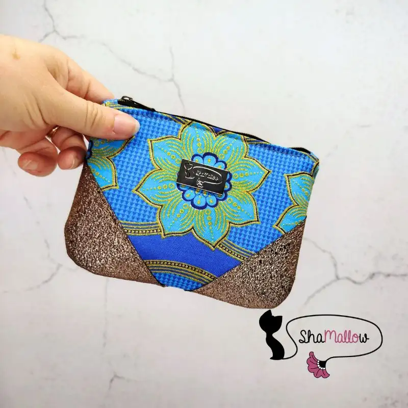 Portemonnaie ou mini trousse en cuir synthétique et wax rosace bleu turquoise