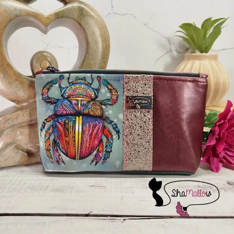 Trousse Scarabée - en similicuir bordeaux et vert émeraude irisé