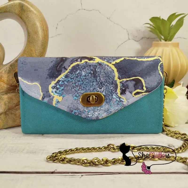 Pochette de soirée en similicuir bleu turquoise et tissu wax marbré gris – Image 3