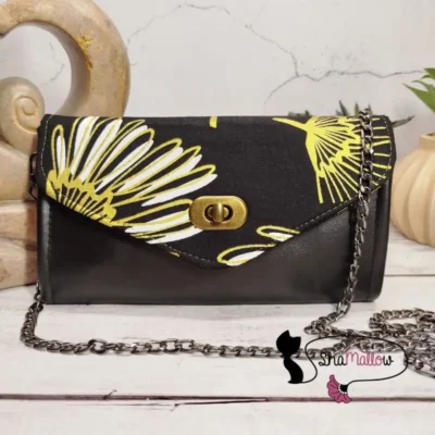 Pochette de soirée en similicuir noir et wax marguerite dorée